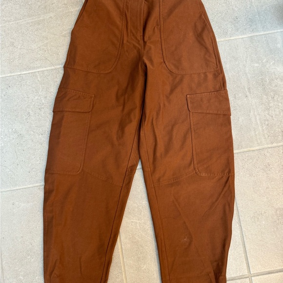Lululemon Light Utilitech Cargo Pocket High rise Pant in Roasted Brown - Picture 2 of 3